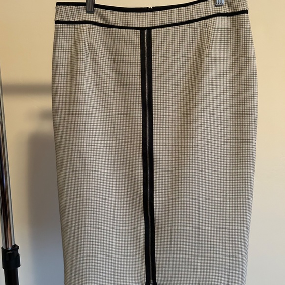 Hugo Boss Front and Back Zippered Plaid Pencil Skirt - Picture 7 of 13